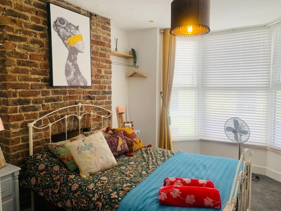 Funky 2 Bedroom Apartment In Town Centre Newport Beach Exterior foto