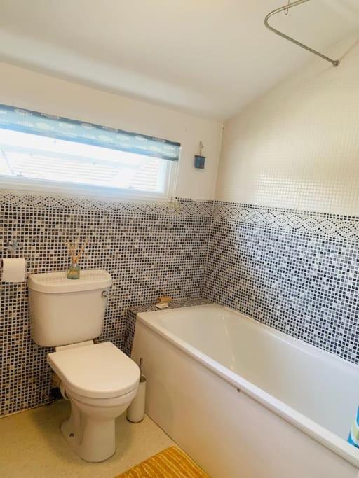 Funky 2 Bedroom Apartment In Town Centre Newport Beach Exterior foto